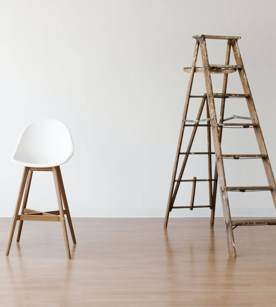 Picture of a chair and a ladder